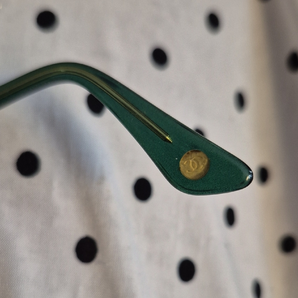 Authentic! Chanel Green / Blue/Sunglasses with Classic Design - Picture 4 of 10